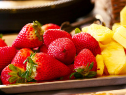 Best Maui Hawaii Tour Lunch Pineapple Strawberry