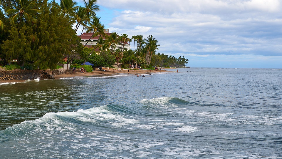 Best Maui Beginner Surf Breakwall